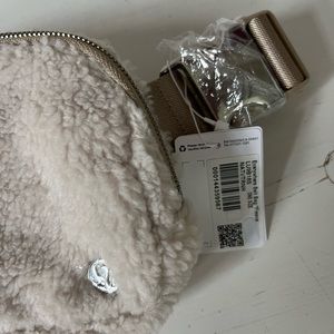 lululemon belt bag fleece